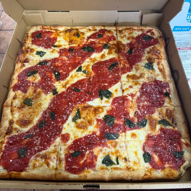 GrandMa Pizza.
